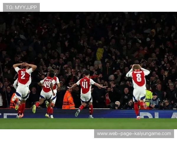 任意球精准绕过人墙直挂上角收获荣耀——足球场上的艺术与精神 任意球精准绕过人墙直挂上角收获荣耀——足球场上的艺术与精神