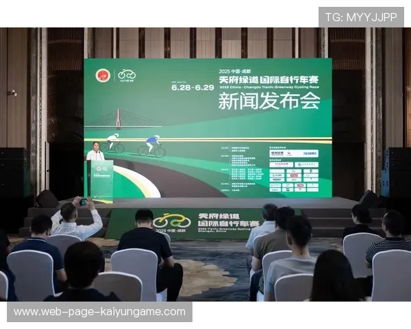 成都自行车比赛现场惊现集体摔车,观众震惊,成都自行车赛道 成都自行车比赛现场惊现集体摔车,观众震惊,成都自行车赛道